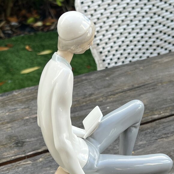 Lladro Hebrew Student Jewish Boy with Book 4684 Bar Mitzvah Siddur Judacia - Picture 9 of 10